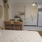 Aparthotel Santa Suites- Near Saint Nicholas Church