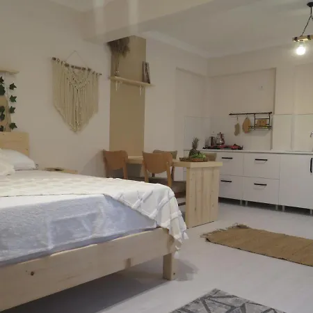 Апарт-отель Santa Suites- Near Saint Nicholas Church
