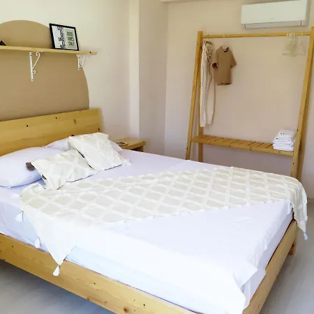 Aparthotel Santa Suites- Near Saint Nicholas Church *