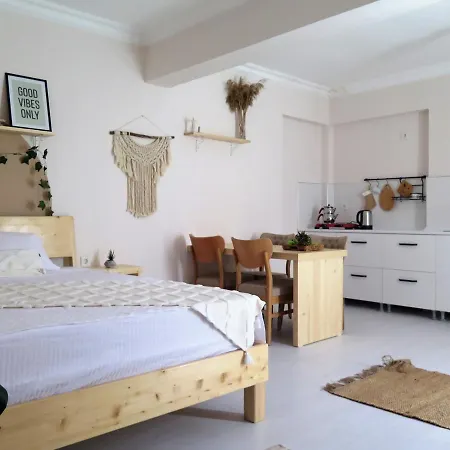 Aparthotel Santa Suites- Near Saint Nicholas Church *