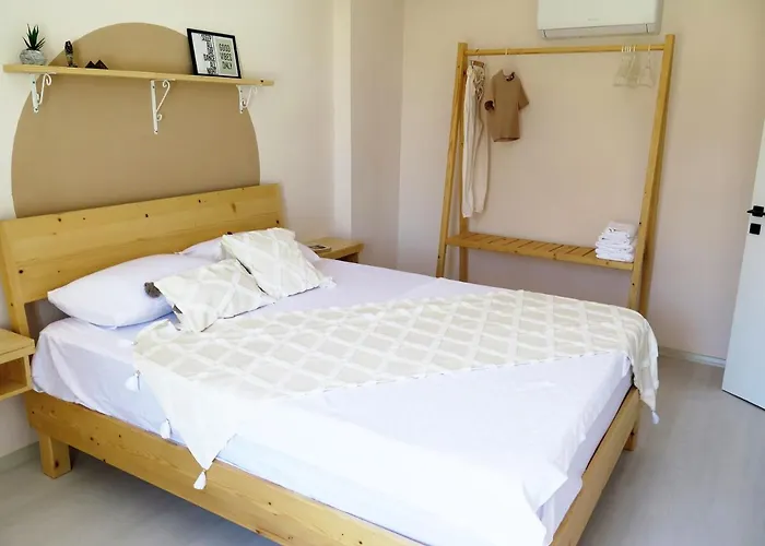 Aparthotel Santa Suites- Near Saint Nicholas Church 4*