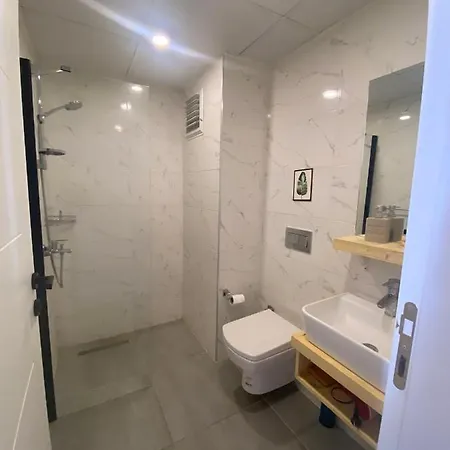 Santa Suites- Near Saint Nicholas Church מלון דירות